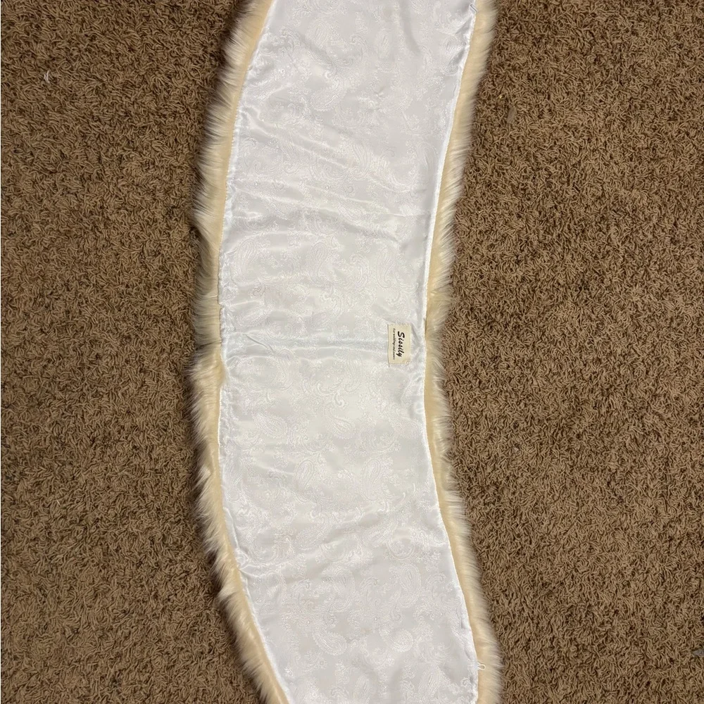 Luxurious Faux Fur Cream Throw - wedding